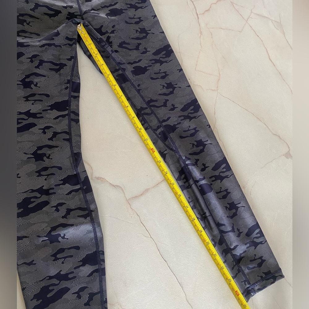 Zyia Camo Supreme High-rise 7/8 Leggings size 6-8 - Picture 7 of 10